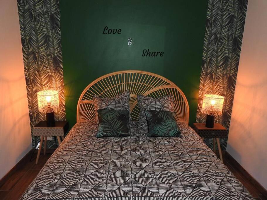 Suite Cosy&Jacuzzi Cenon Bagian luar foto