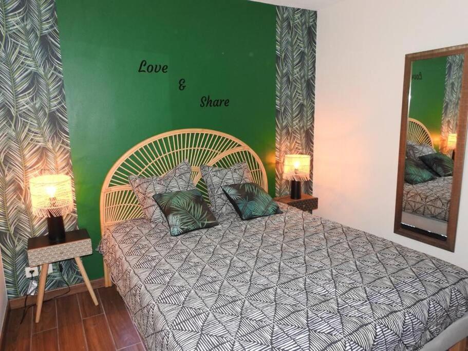 Suite Cosy&Jacuzzi Cenon Bagian luar foto