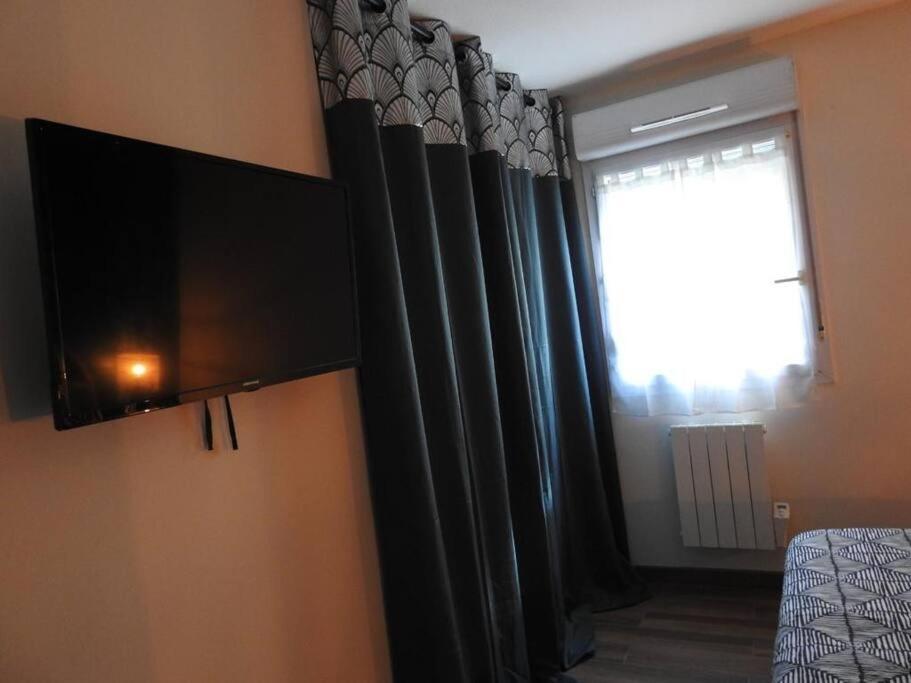 Suite Cosy&Jacuzzi Cenon Bagian luar foto