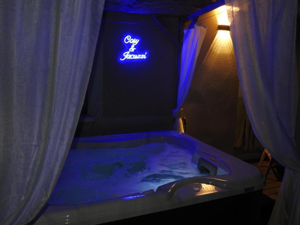 Suite Cosy&Jacuzzi Cenon Bagian luar foto
